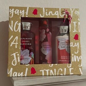 Japanese cherry blossom shower gel, fragrance mist and body lotion 😍